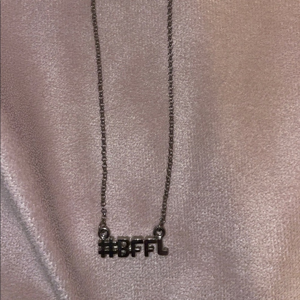 BEST FRIENDS NECKLACE